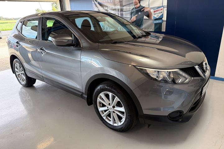 Grå Nissan Qashqai fra 2014