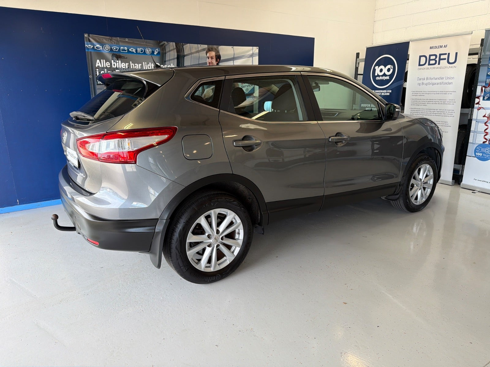 Grå Nissan Qashqai fra 2014