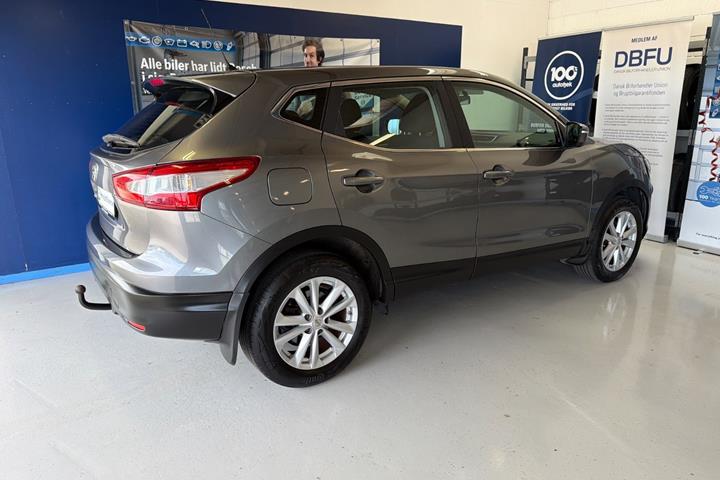 Grå Nissan Qashqai fra 2014