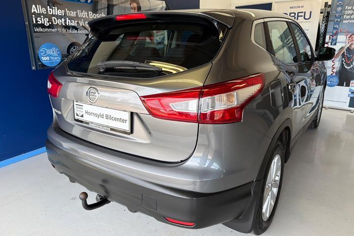 Grå Nissan Qashqai fra 2014