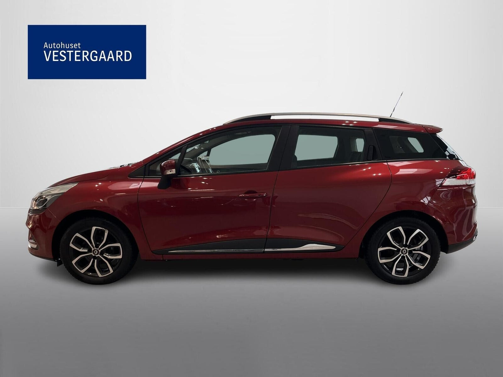 Rød Renault Clio IV fra 2016