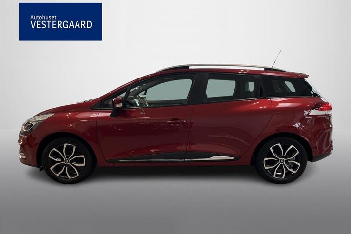 Rød Renault Clio IV fra 2016