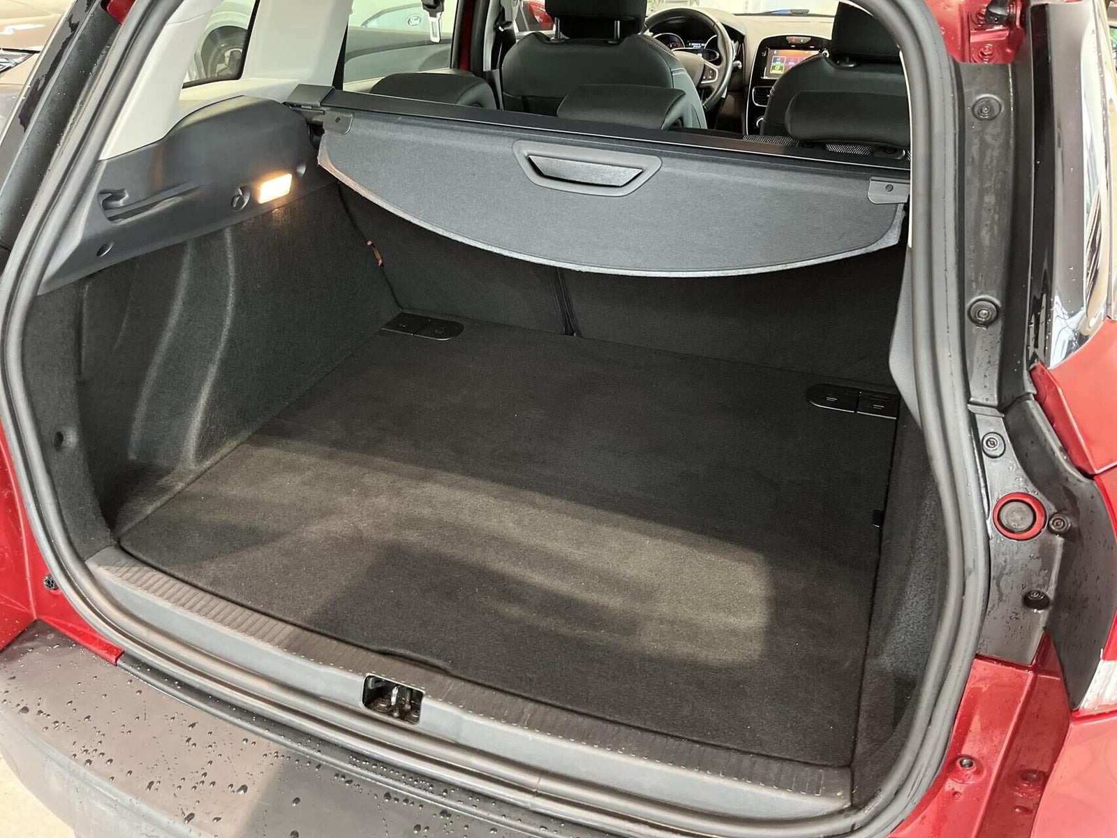 Rød Renault Clio IV fra 2016