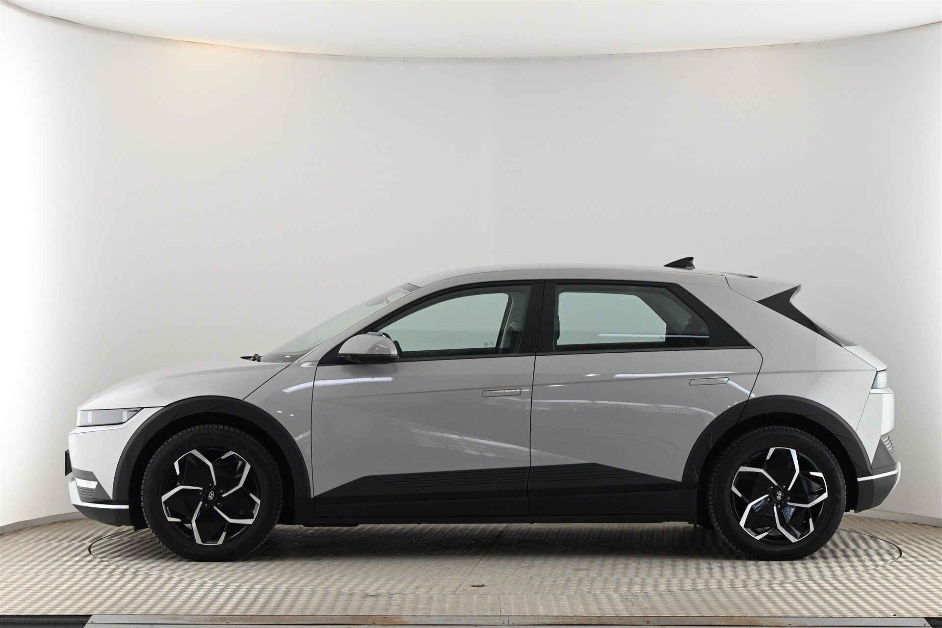 Grå Hyundai Ioniq 5 fra 2023