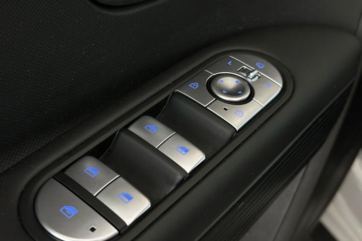 Grå Hyundai Ioniq 5 fra 2023