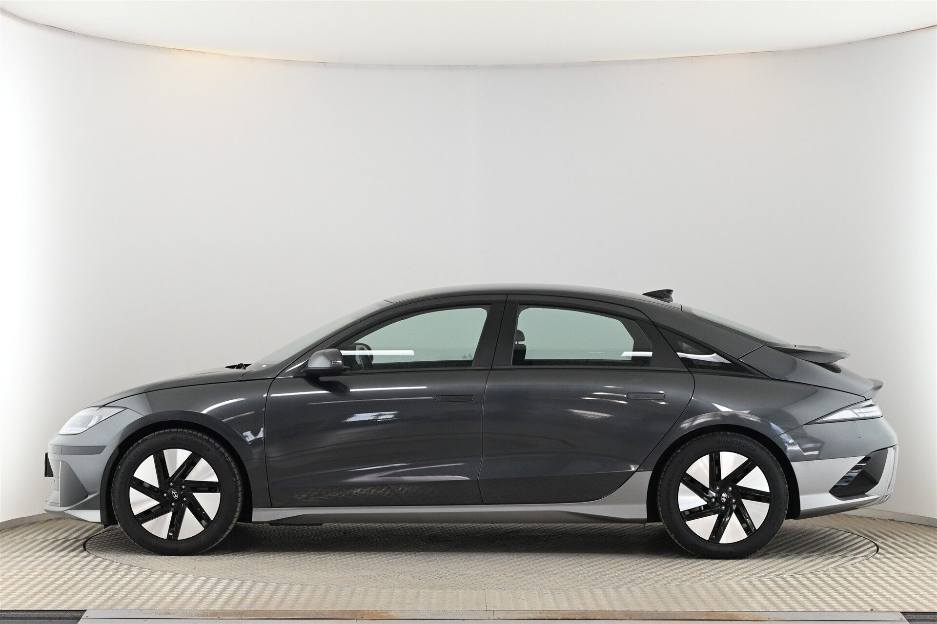 Grå Hyundai Ioniq 6 fra 2023