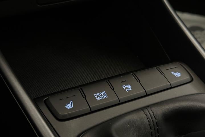 Grå Hyundai i20 fra 2023