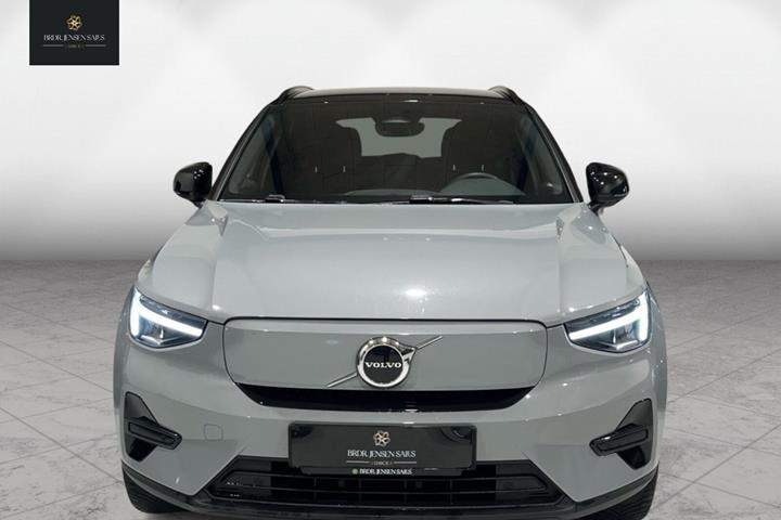 Grå Volvo XC40 fra 2023