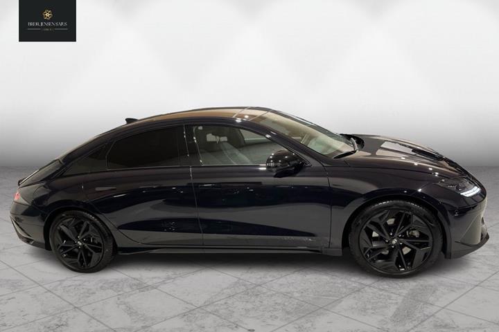 Blå Hyundai Ioniq 6 fra 2024