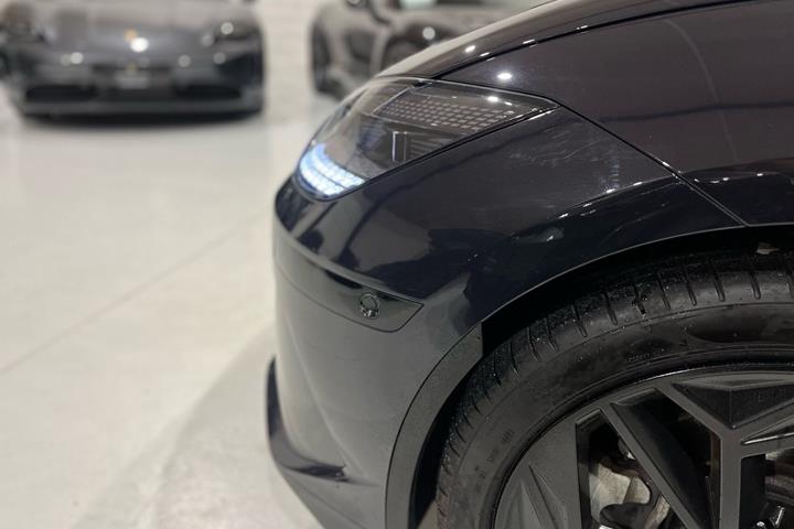 Blå Hyundai Ioniq 6 fra 2024