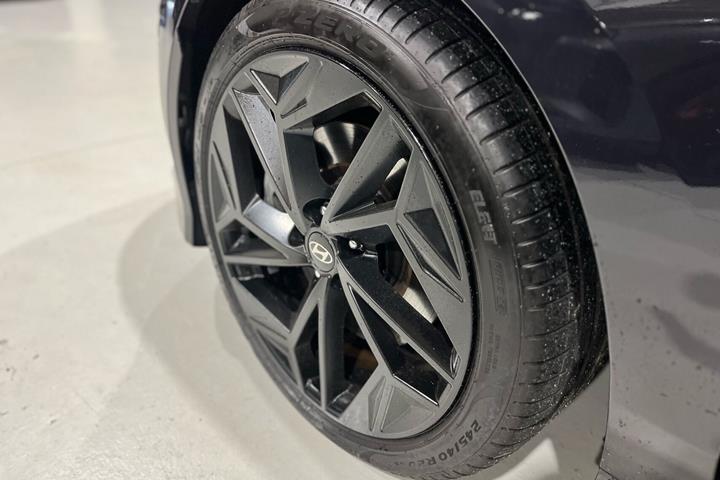 Blå Hyundai Ioniq 6 fra 2024
