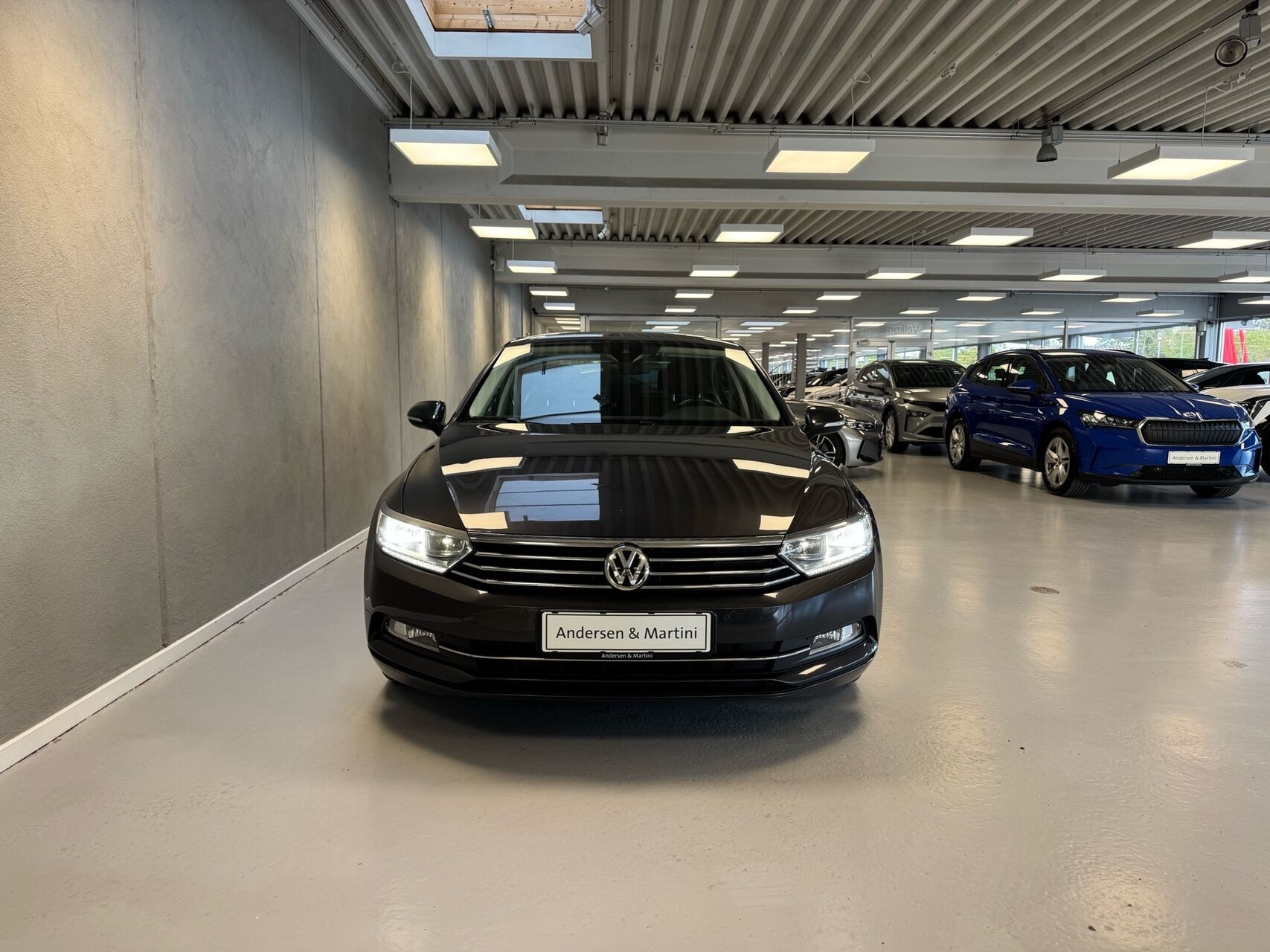 Grå VW Passat fra 2019