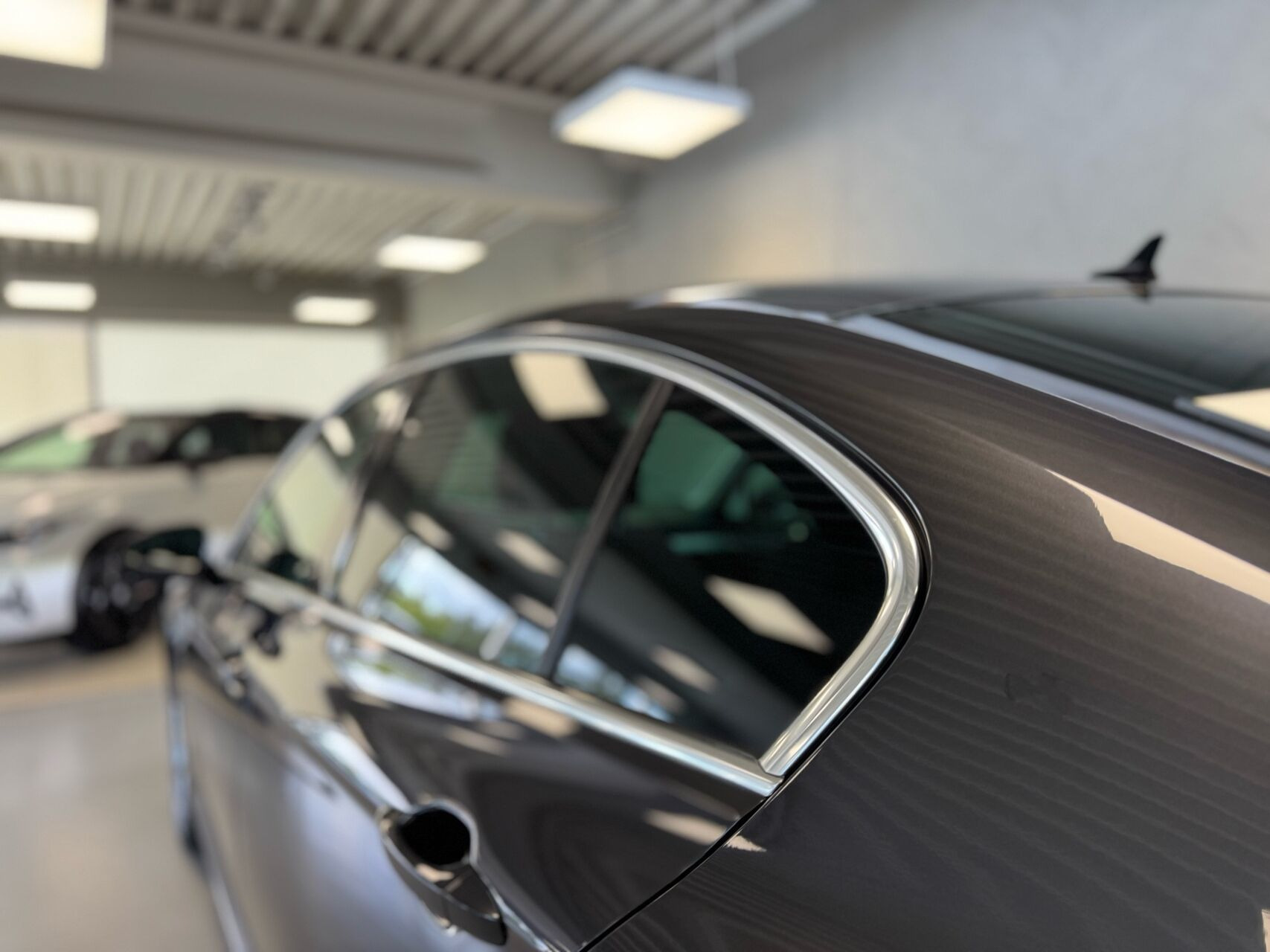 Grå VW Passat fra 2019