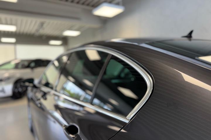 Grå VW Passat fra 2019