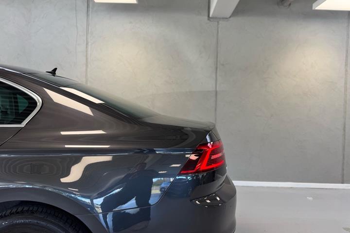 Grå VW Passat fra 2019