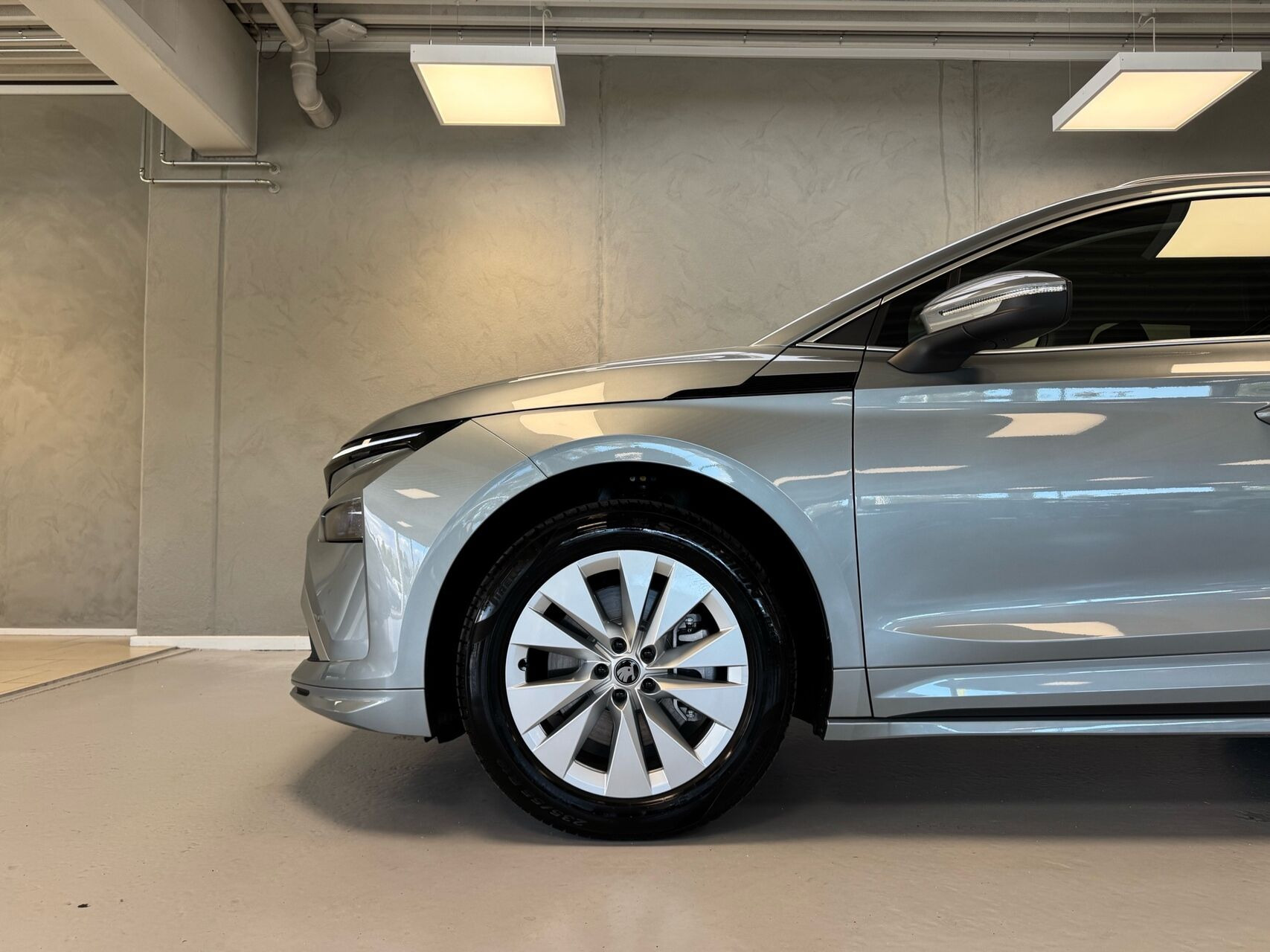 Grå Skoda Enyaq fra 2026