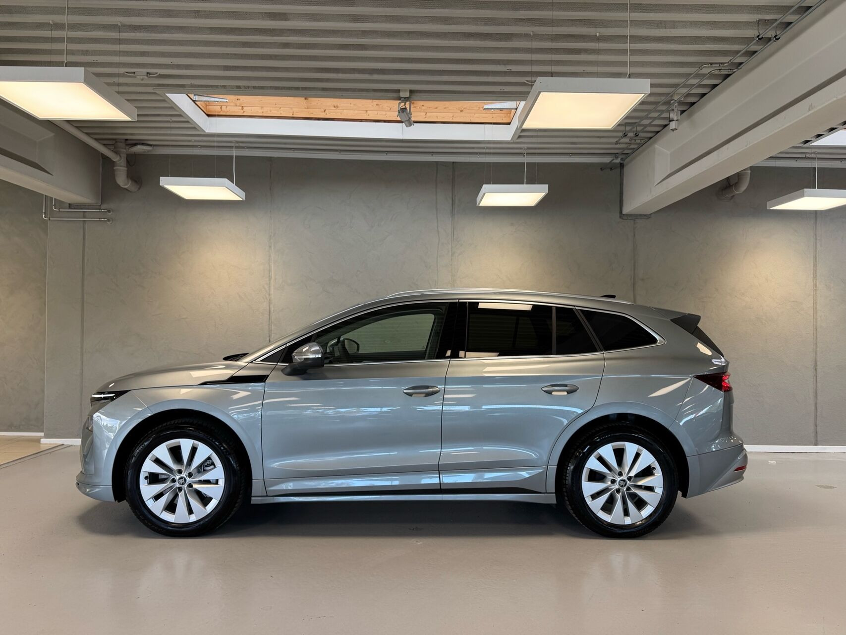 Grå Skoda Enyaq fra 2026