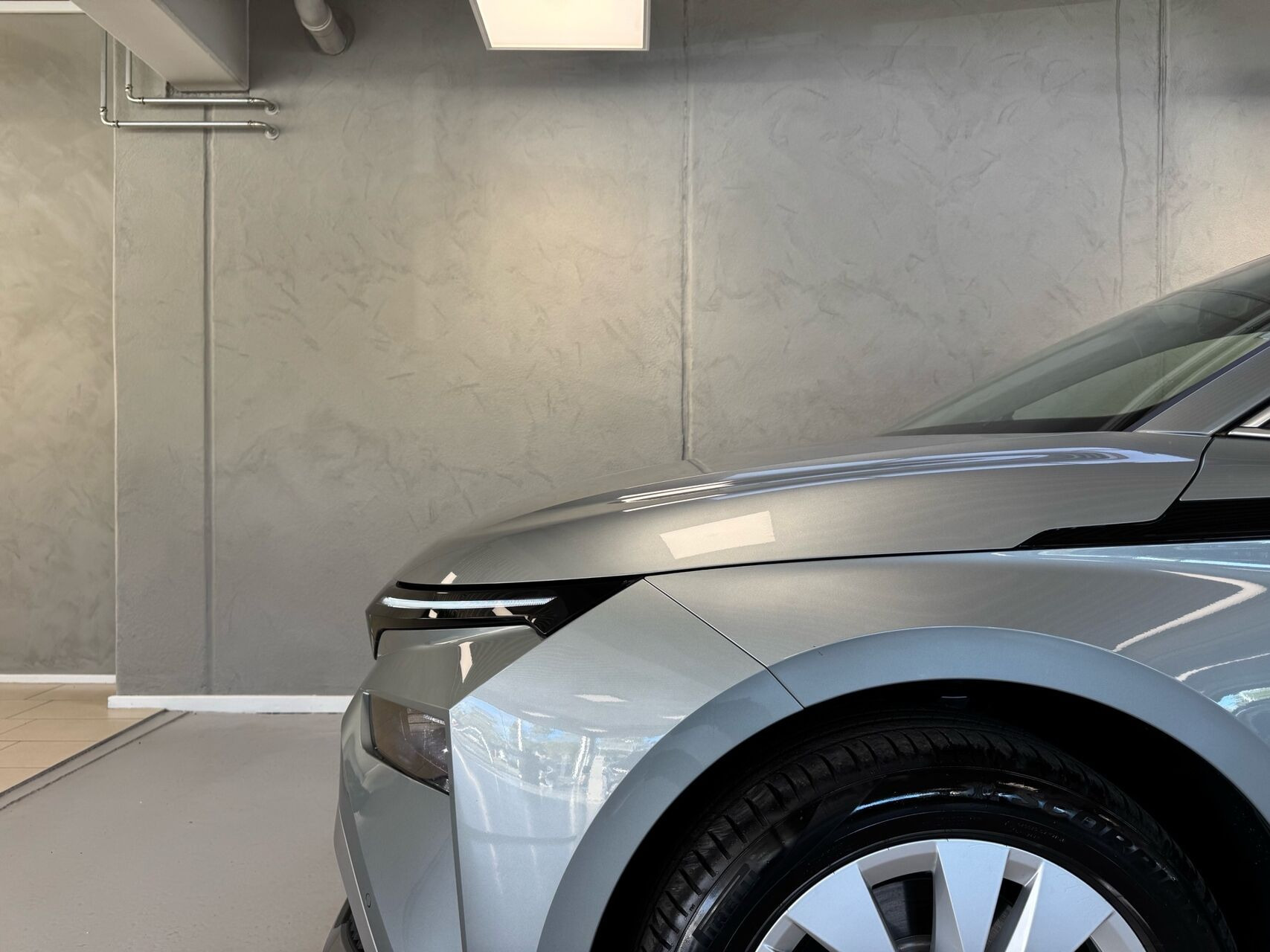 Grå Skoda Enyaq fra 2026