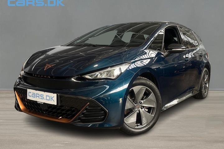 Blå Cupra Born fra 2024 set udefra