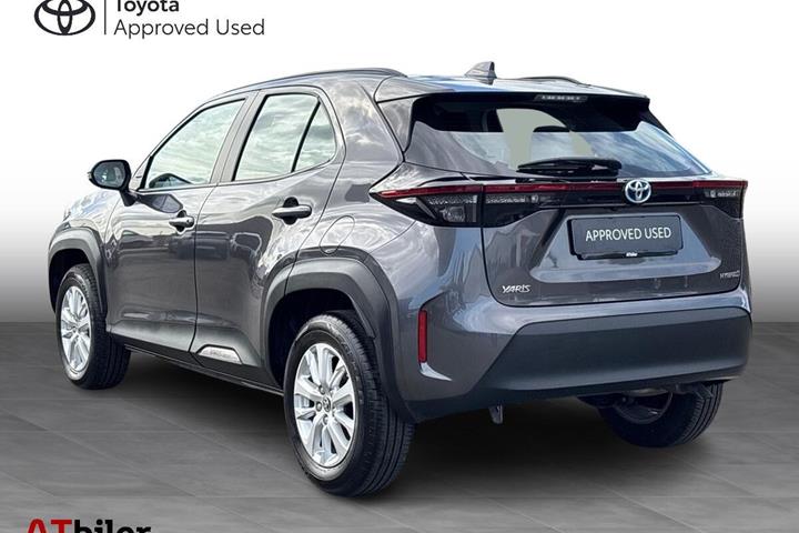 Grå Toyota Yaris Cross fra 2023
