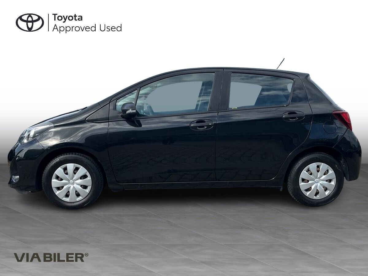 Sort Toyota Yaris fra 2014