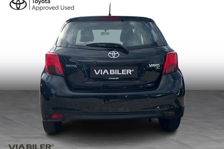 Sort Toyota Yaris fra 2014