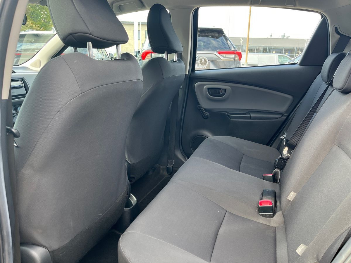 Sort Toyota Yaris fra 2014