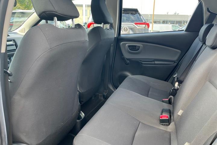 Sort Toyota Yaris fra 2014