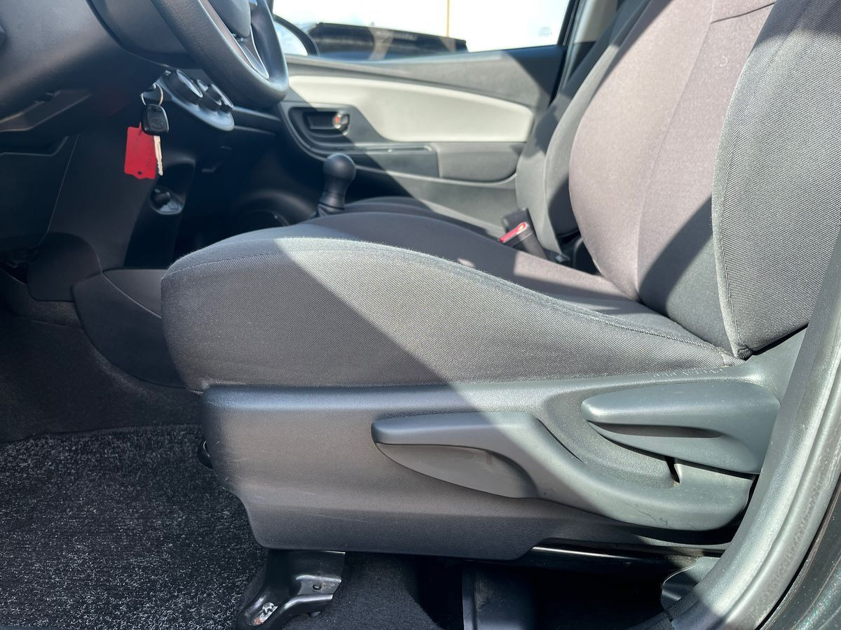 Sort Toyota Yaris fra 2014