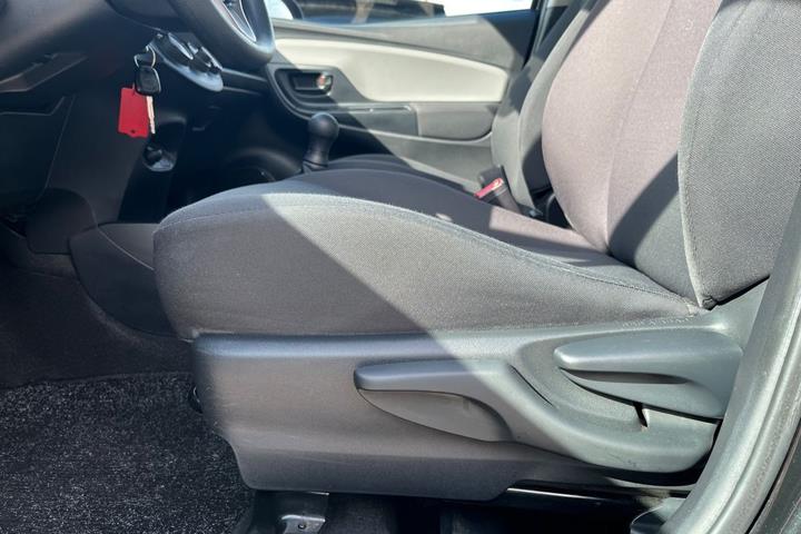 Sort Toyota Yaris fra 2014
