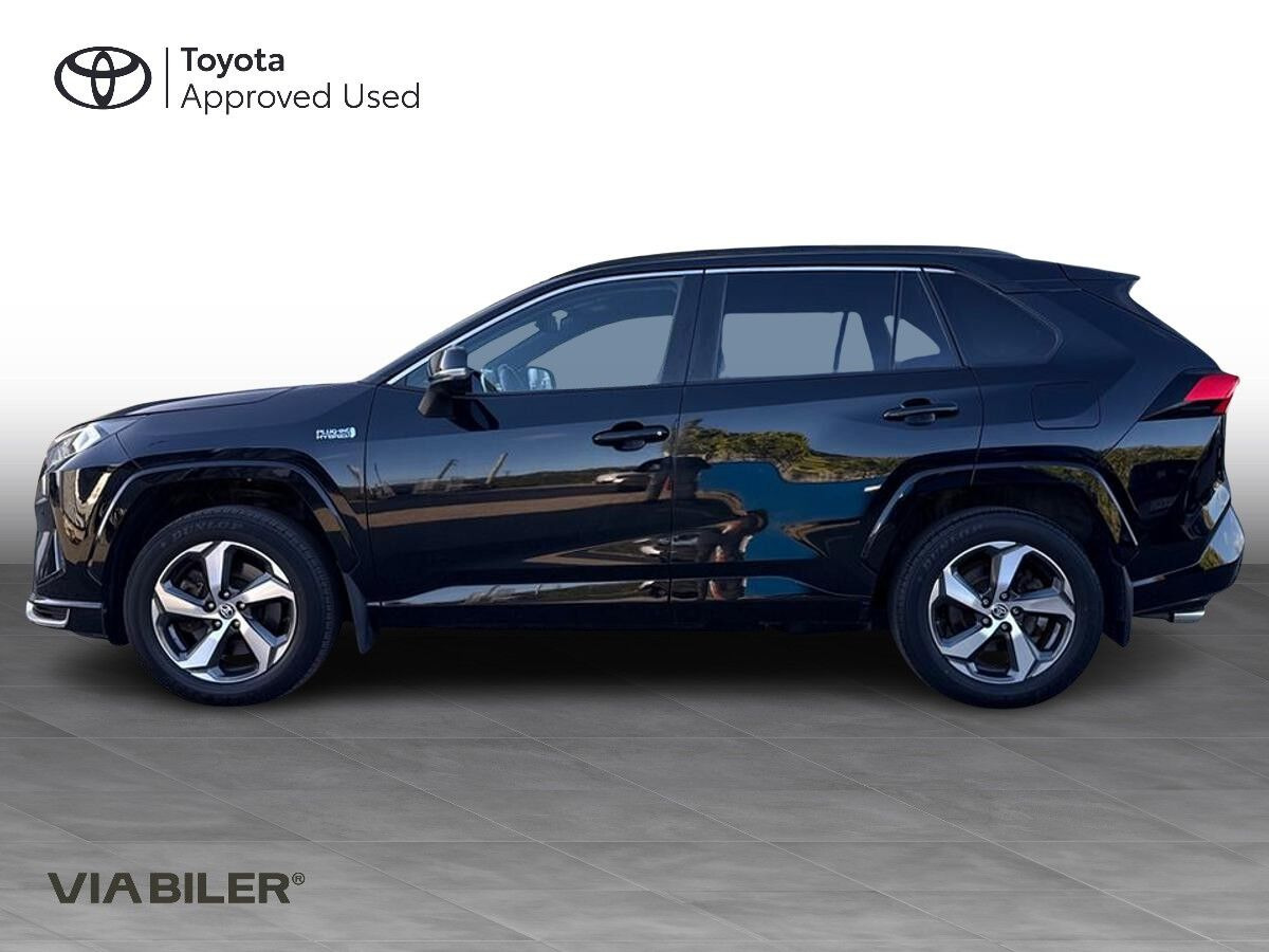 Sort Toyota RAV4 Plug-in fra 2020