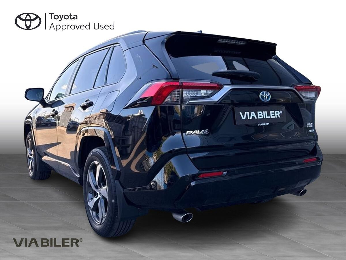 Sort Toyota RAV4 Plug-in fra 2020