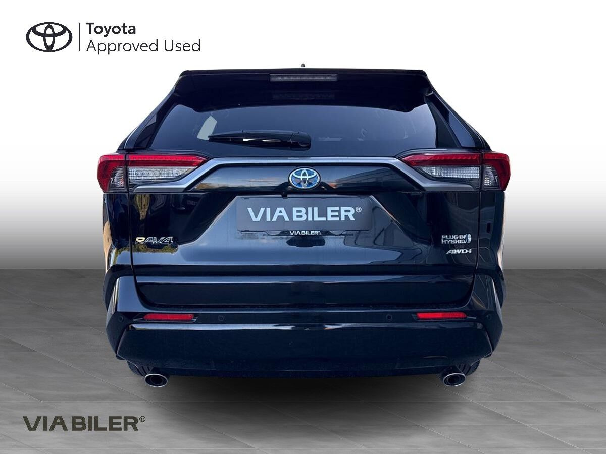 Sort Toyota RAV4 Plug-in fra 2020