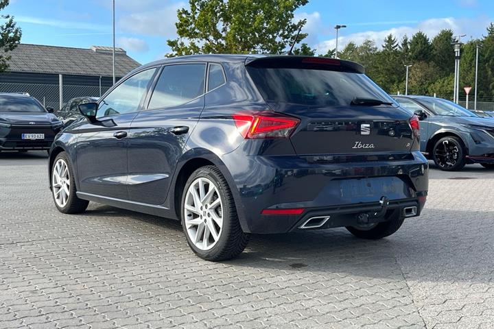 Blå Seat Ibiza fra 2022