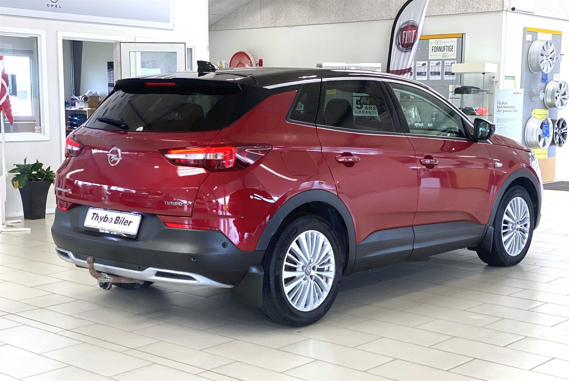 Rød Opel Grandland X fra 2019