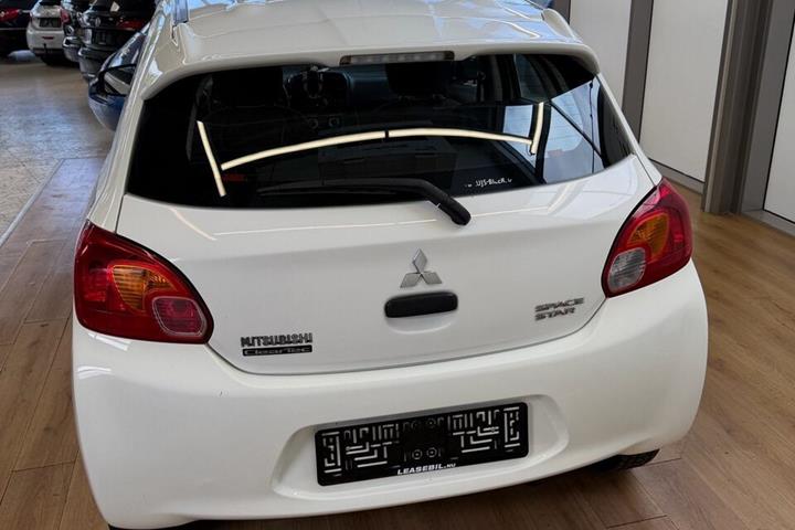 Hvid Mitsubishi Space Star fra 2014
