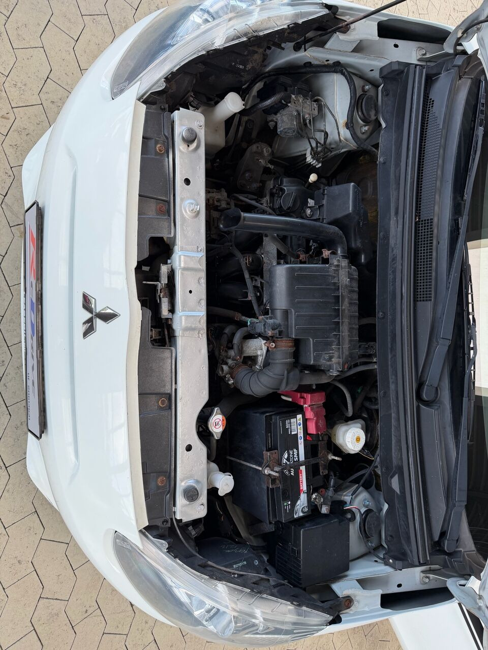 Hvid Mitsubishi Space Star fra 2014