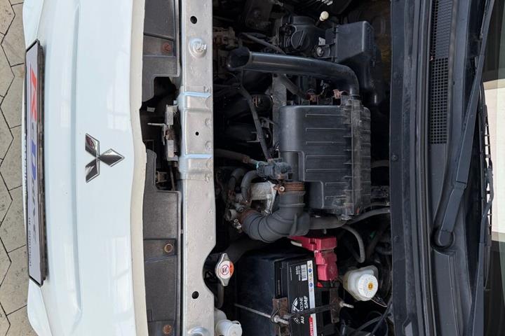 Hvid Mitsubishi Space Star fra 2014