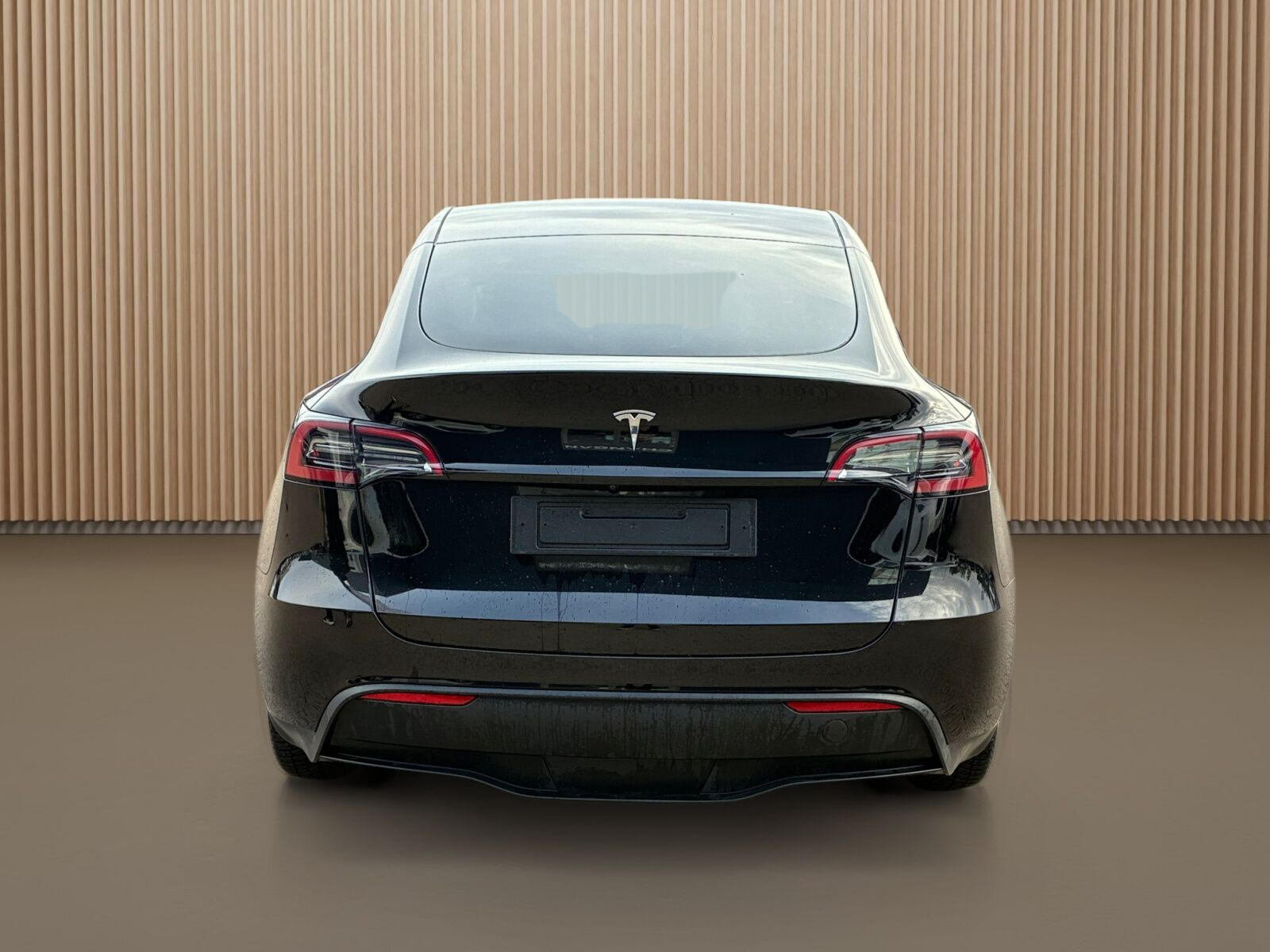 Sort Tesla Model Y fra 2023