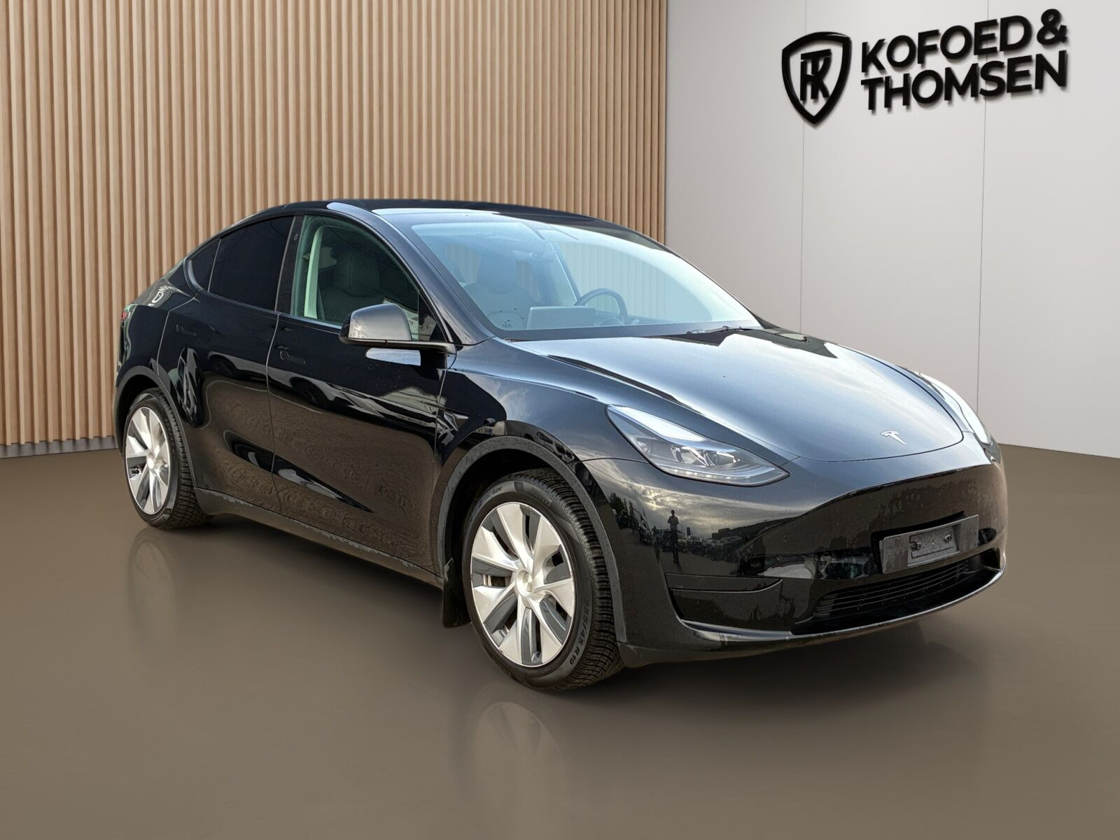 Sort Tesla Model Y fra 2023