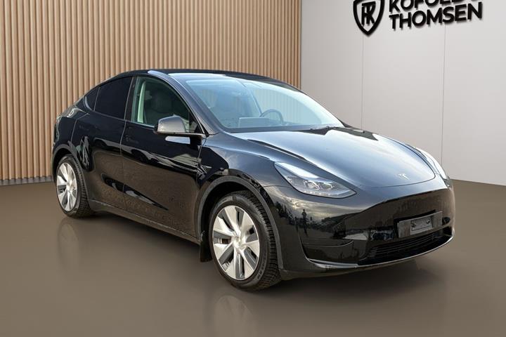 Sort Tesla Model Y fra 2023