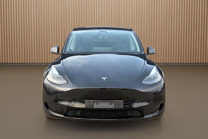 Sort Tesla Model Y fra 2023