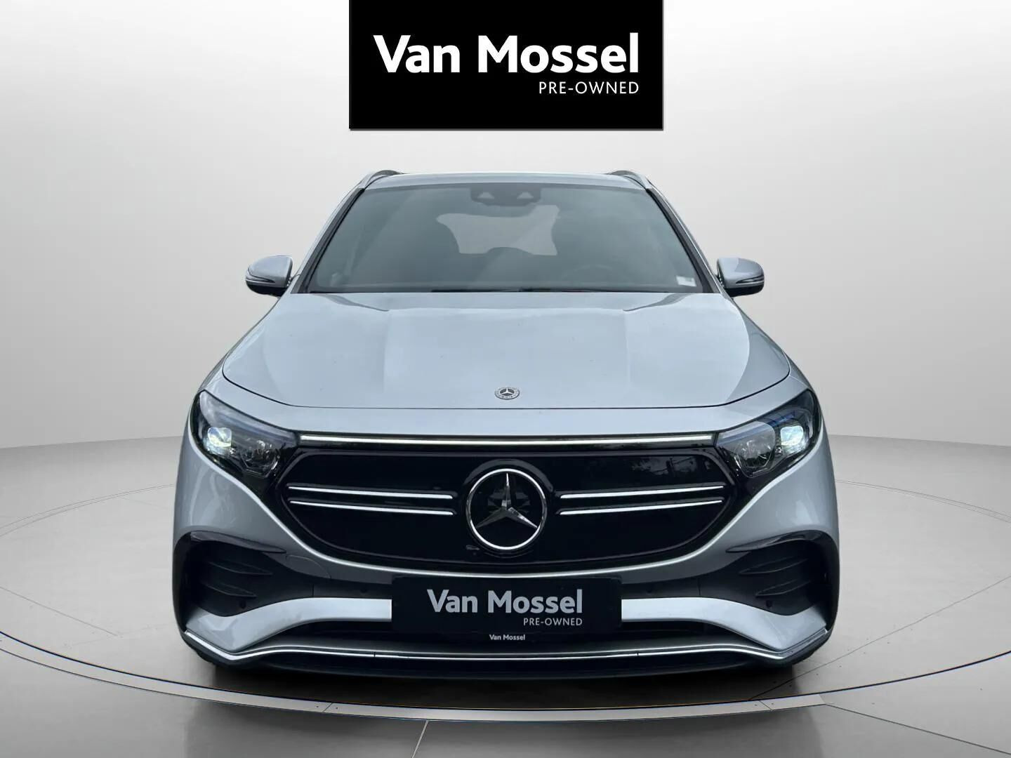 Sølv Mercedes EQA250 fra 2023