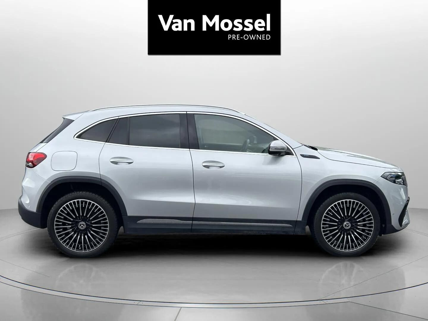 Sølv Mercedes EQA250 fra 2023