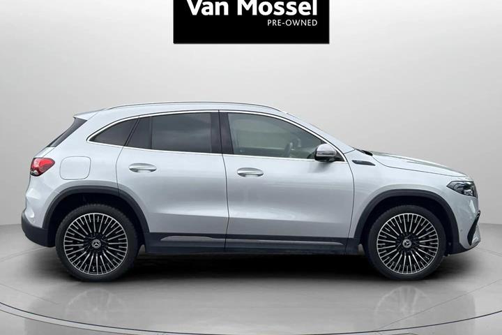 Sølv Mercedes EQA250 fra 2023