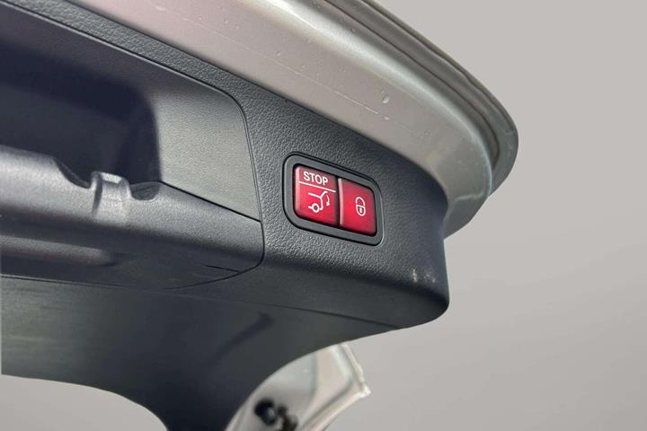 Sølv Mercedes EQA250 fra 2023