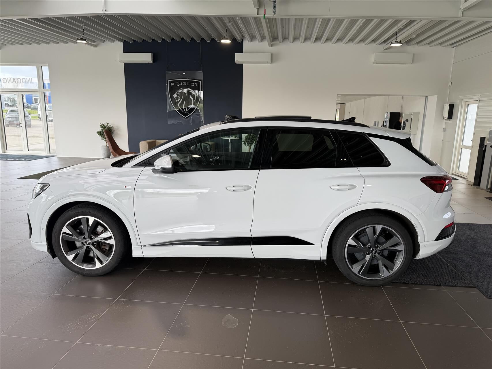 Hvid Audi Q4 fra 2022