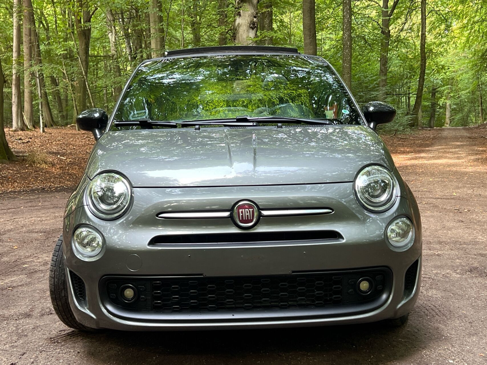 Grå Fiat 500C fra 2021