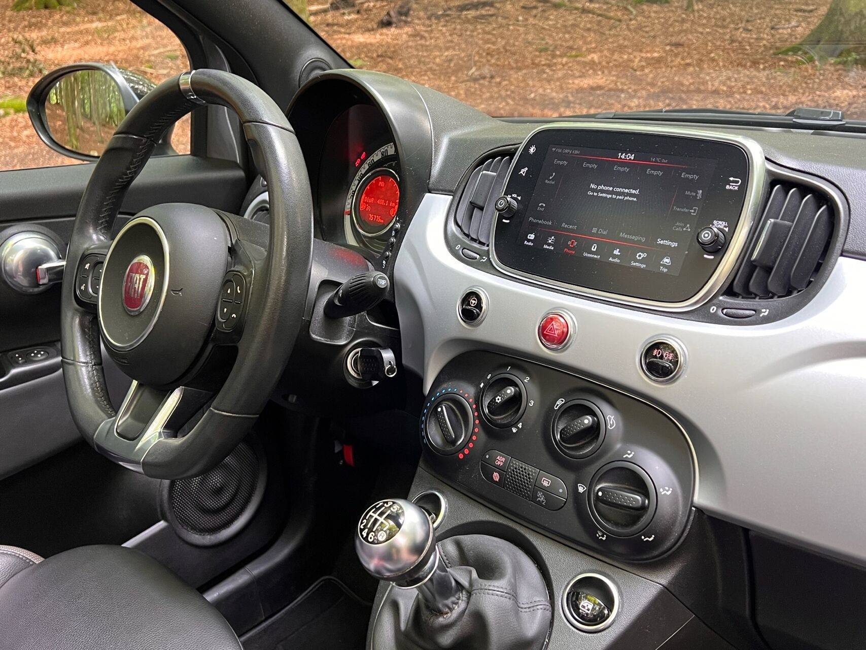 Grå Fiat 500C fra 2021