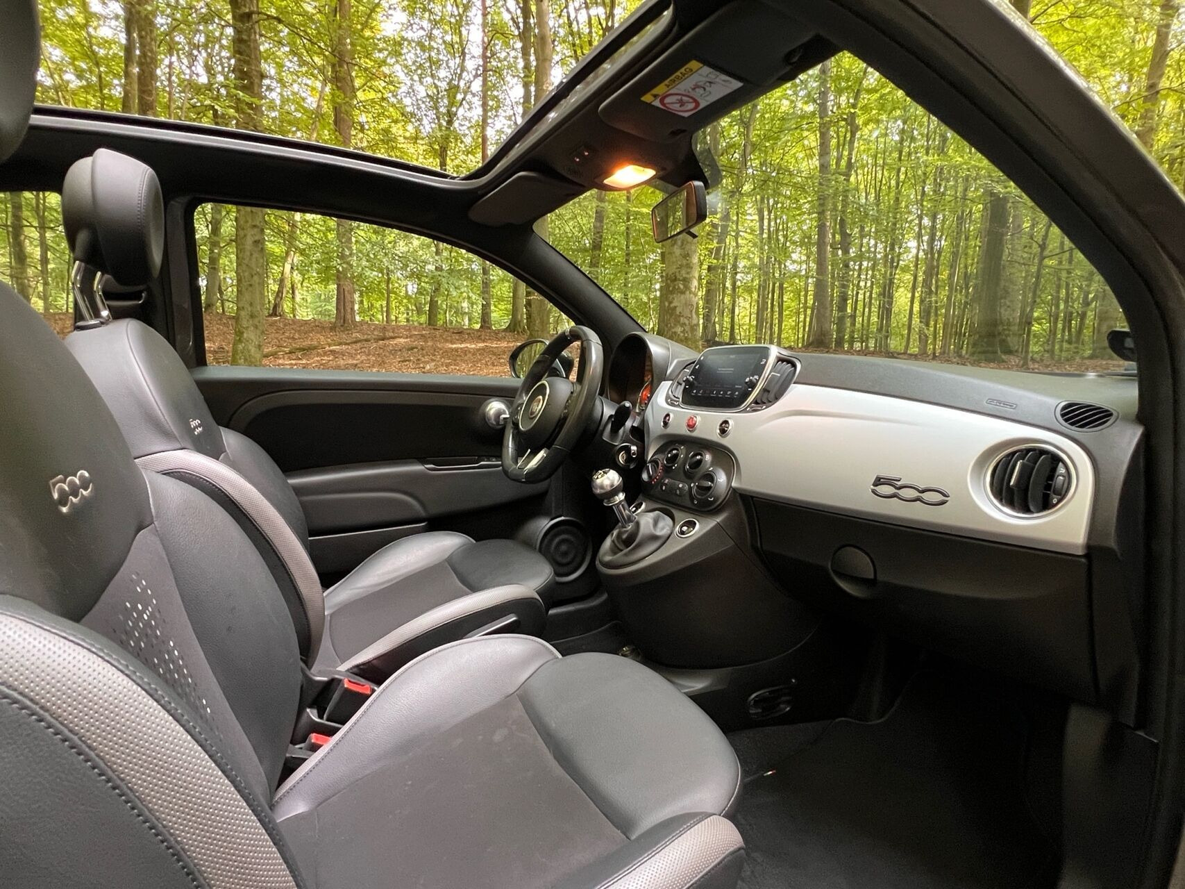 Grå Fiat 500C fra 2021